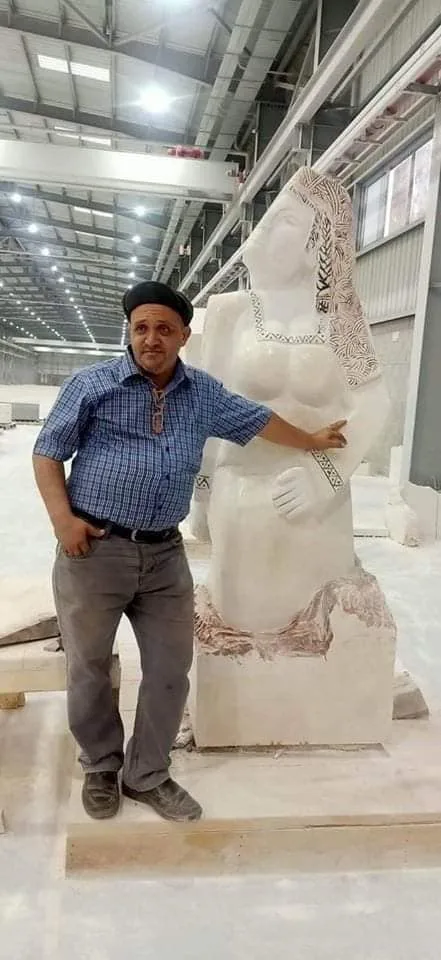 هجوم وسخرية من السوشيال ميديا على تمثال " مصر بنتهض" ومصمم التمثال يوضح رأى فاروق حسنى به