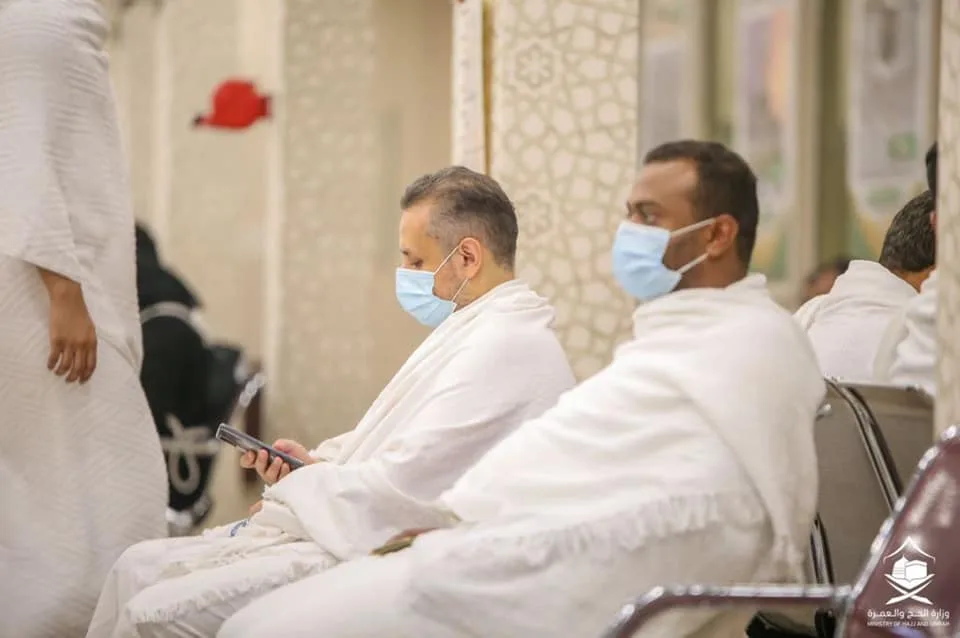 والله مشتاقين .. المعتمرون يتوجهون للحرم المكي بعد عودة العمرة تدريجيًا (صور)