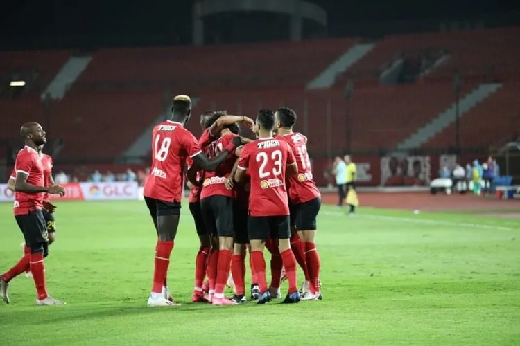 "2-1".. انتهاء الشوط الأول من مباراة الأهلي وأبو قير