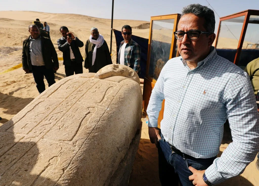 موقف ضعيف.. وزير الآثار "شتم" الصحفيين فأخرجت النقابة بيان "نشعر بالغضب"!