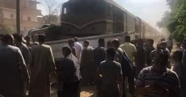 شاهد فيديو تصادم "قطار" مع "سيارة ربع نقل بـ" المنوفية"