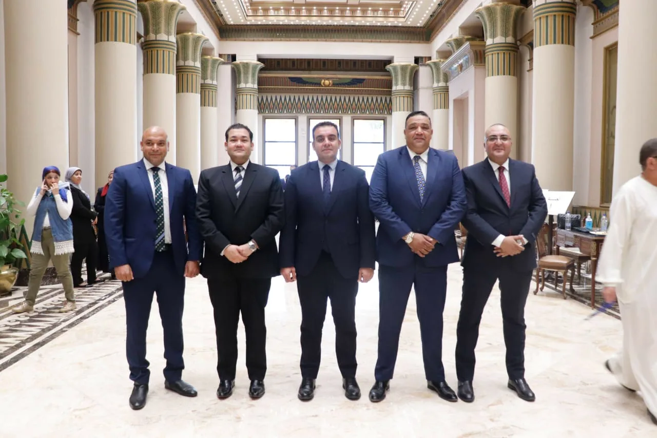 بالصور.. "شباب التنسيقية الأحزاب" تحت قبة "الشيوخ" بالكارنيهات