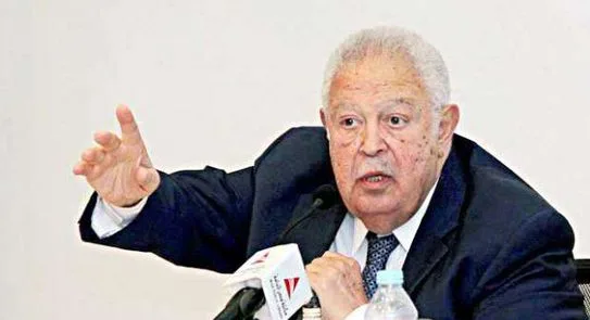 بالفيديو "مهزلة".. اتحاد المحامين العرب يرفض إدخال رئيسه رجائي عطية للمقر