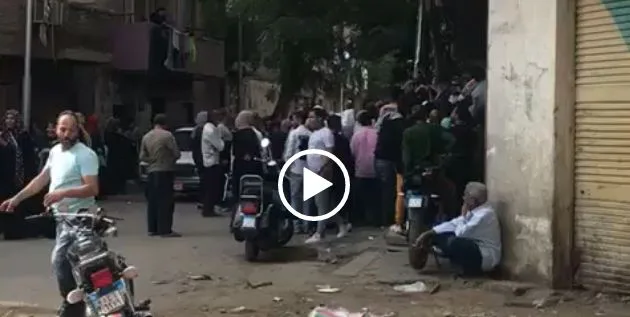 بالفيديو أنصار مرشح يتعدون علي مواطنين بسبب تصويرهم توزيع "المحفزات المالية"