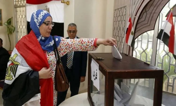 لجان الإنتخابات بمحافظات مصر تغلق أبوابها بعد إنتهاء اليوم الأول