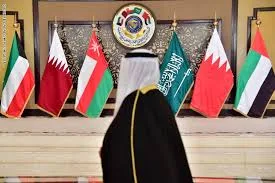 السعودية والامارات والكويت تقيد إجراءات عودة المصريين.. ووزيرة الهجرة تكشف الحل