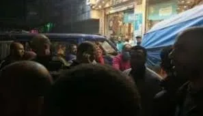 كلاكيت تاني مرة.. طفل يقتحم محل حلويات بـ«ميكروباص» ويدهس 5 مواطنين بالمحلة