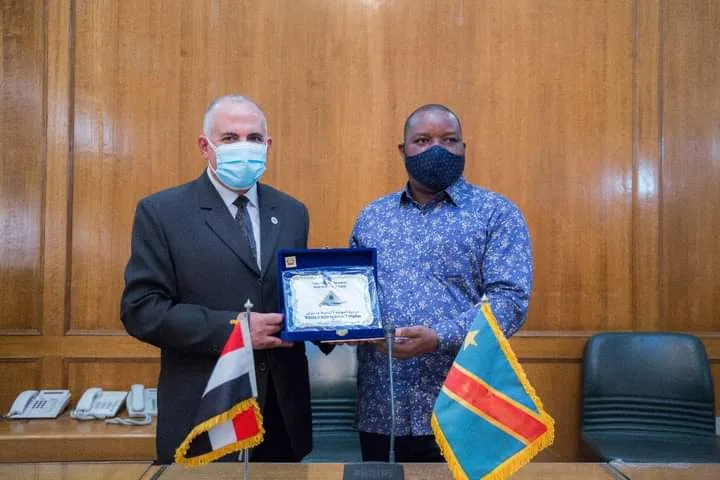 مع السلامة .. وزير الموارد المائية يودع وزير التنمية المحلية لجمهورية الكونغو