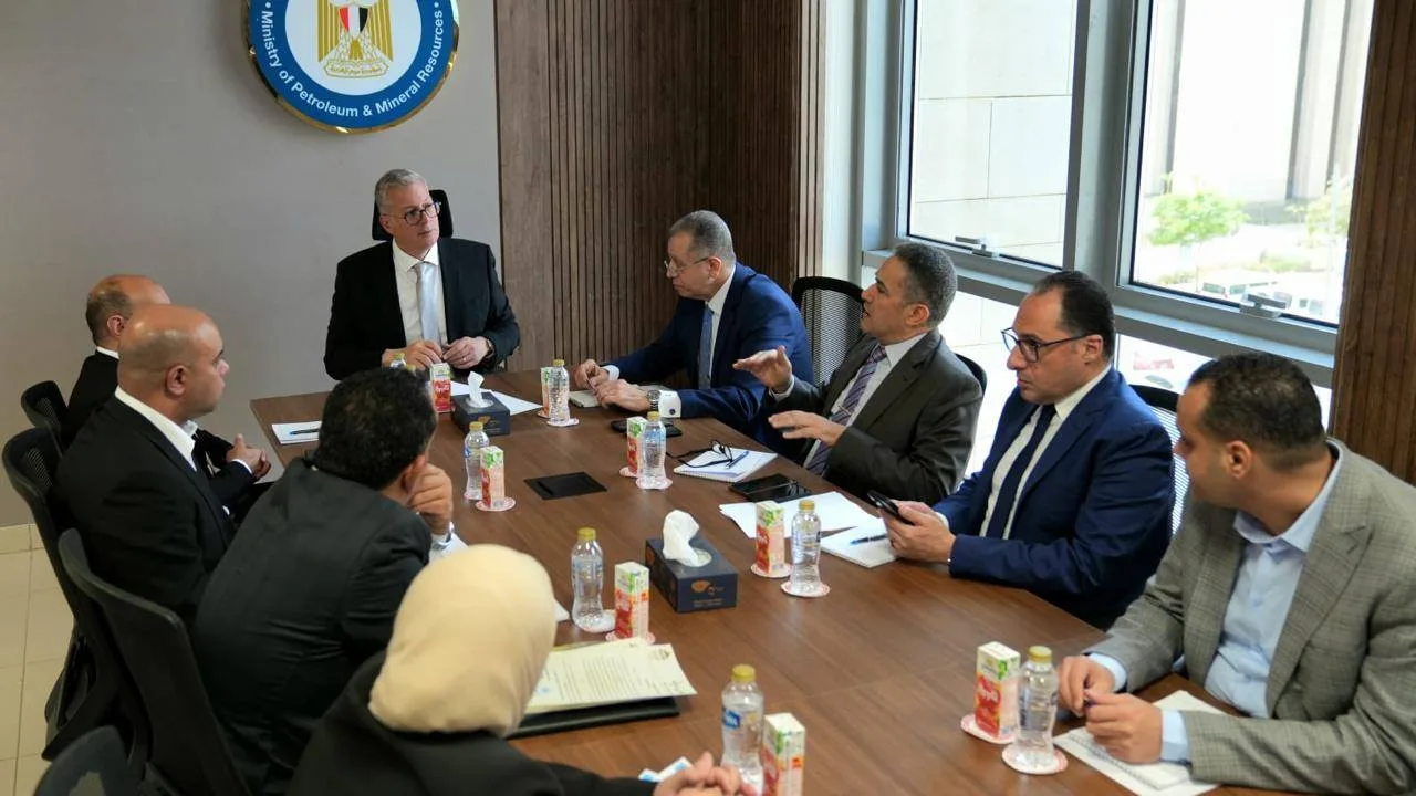 وزير البترول والثروة المعدنية يناقش مع نواب البرلمان مطالب واحتياجات المواطنين