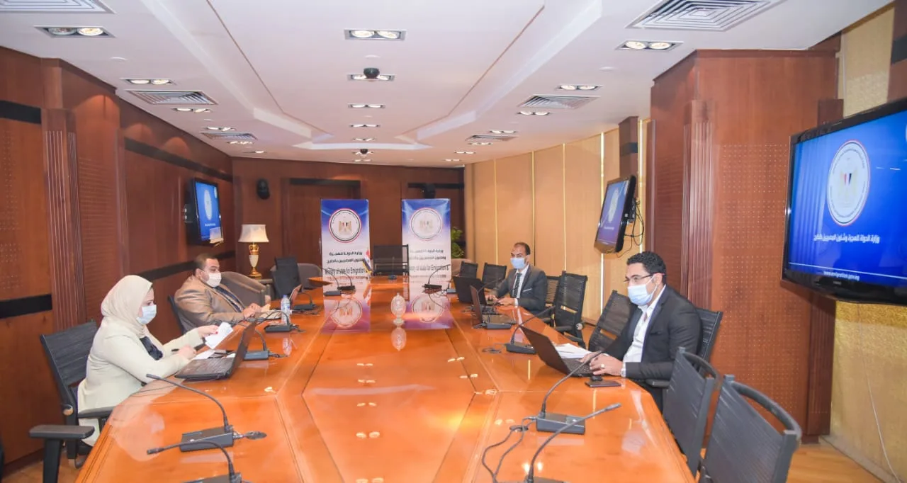 "معاكم ومش هنسيبكم"..غرفة "الهجرة" تواصل متابعتها لمشاركة المصريين بالخارج في انتخابات "الشيوخ"