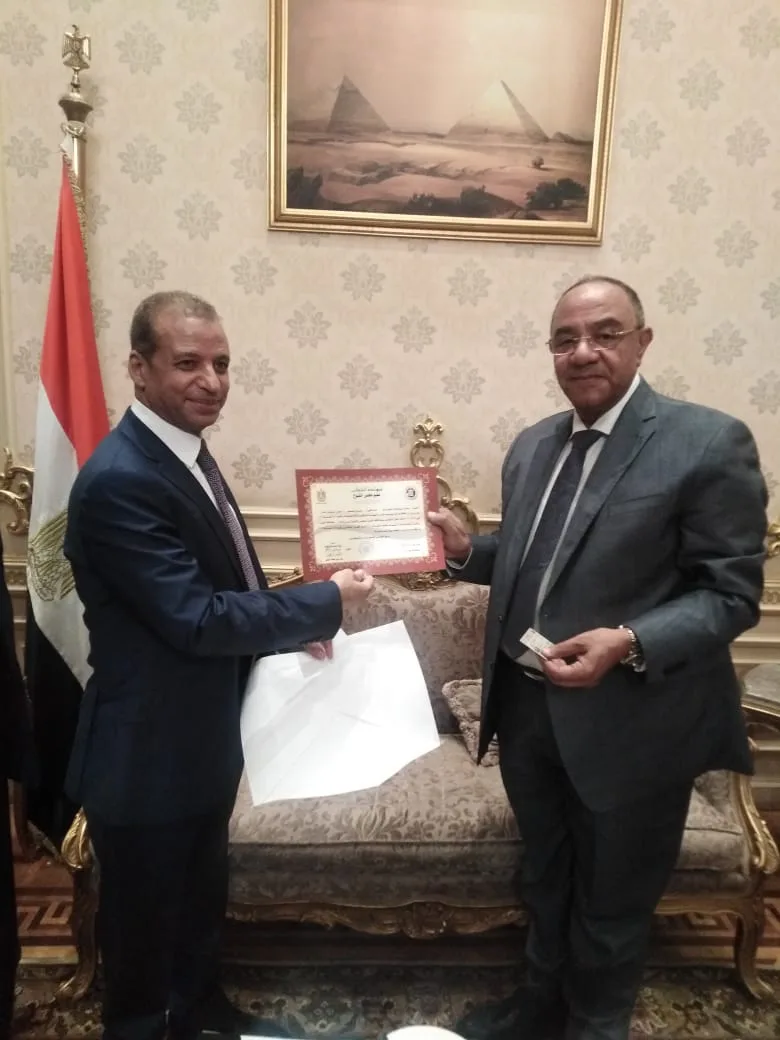 «ناصر» يتسلم شهادة عضويته بمجلس الشيوخ: نخدم اهداف الدولة