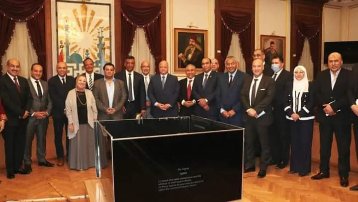 "الزبالين يشوفوا شغلهم".. النائب خالد مصطفى يشكو لمحافظ القاهرة من تقصير جامعي القمامة