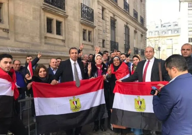 تزامنا مع زيارة الرئيس.. "التعبئة والإحصاء" يكشف عدد المصريين الموجودين بفرنسا