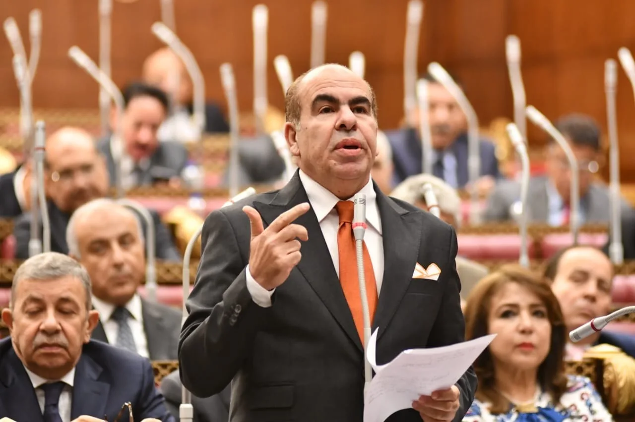 النائب ياسر الهضيبي يطالب الحكومة بتوفير سكن عاجل لـ36 أسرة أُخليت من عقاري كفر طهرمس