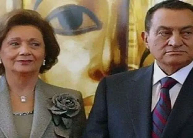 بعد وفاته.. "البنك المركزي" يرفع التحفظ عن أموال مبارك وزوجته