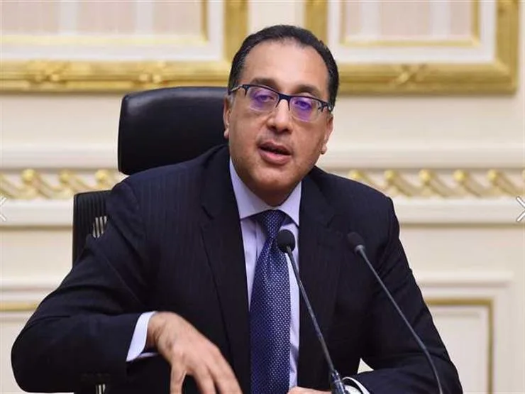 مدبولي يتابع أعمال تطوير طريق الفيوم والطرق المحيطة بالمتحف المصري الكبير