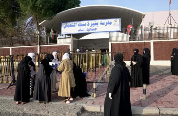 برلمان الكويت.. بدء تصويت الناخبين في لجان الإقتراع لاختيار نواب الأمة