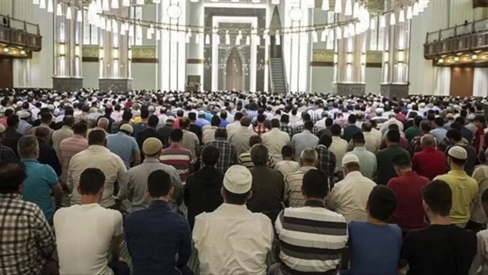 مشتاقين لبيت الله.. قبل رأس السنة الهجرية الحكومة تعيد صلاة الجمعة