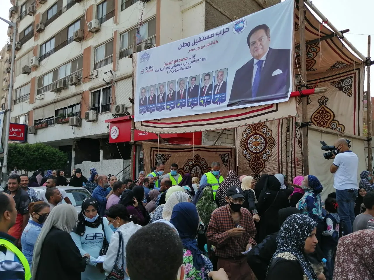 ما يجيبها إلا رجالها.. أبو العينين ينجح في حشد الناخبين بالجيزة (صور وفيديو)