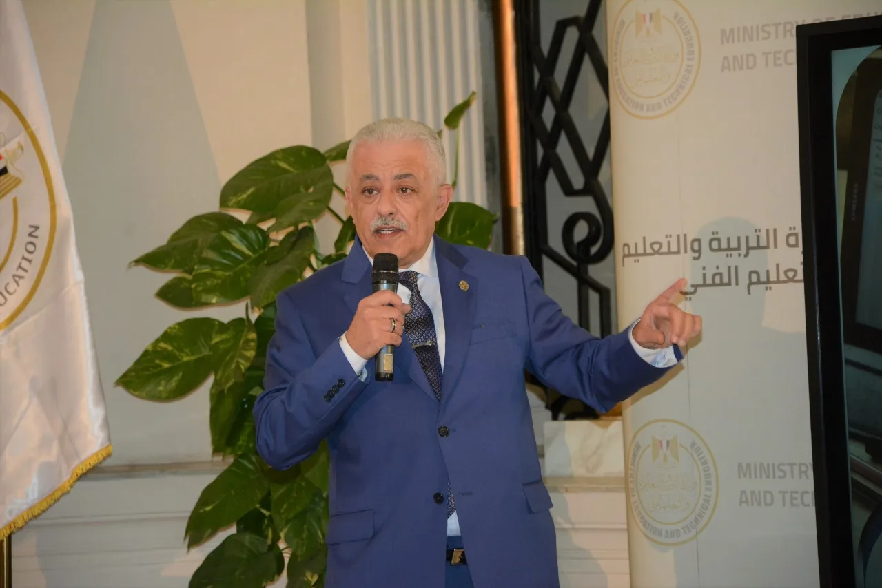 الدكتور كمال مغيث يحذر من خطر المساس بمجانية التعليم بسبب قرارات الوزير