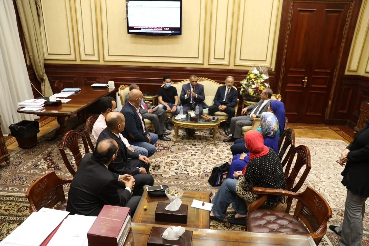 القائم بأعمال الأمين العام لمجلس الشيوخ يلتقي وفد المصورين البرلمانيين لتسهيل مهمة عملهم
