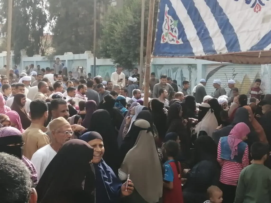 المصرية لحقوق الانسان ترصد مخالفات اليوم الأول لانتخابات النواب