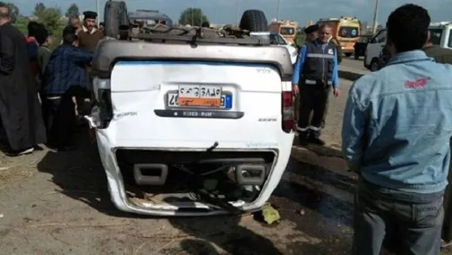 إصابة 6 أشخاص إثر انقلاب ميكروباص في المنيا